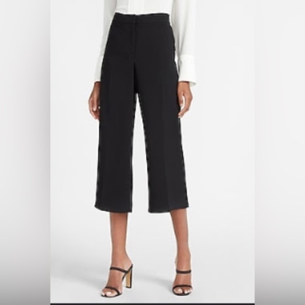 NWT Express High Waisted Cropped Culotte Pant. Black. Length 35 inches. Size 12